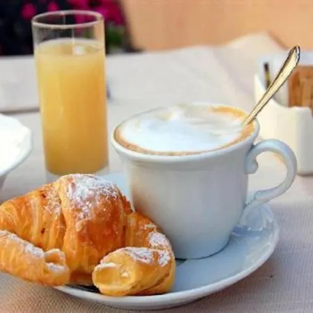 El Magnanimo & Breakfast